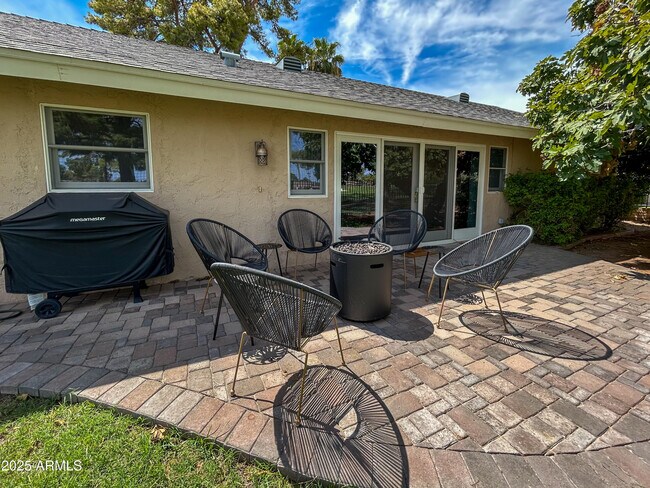 Building Photo - 14425 N Coral Gables Dr