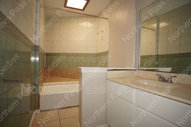 Building Photo - 1587 Bengal Dr