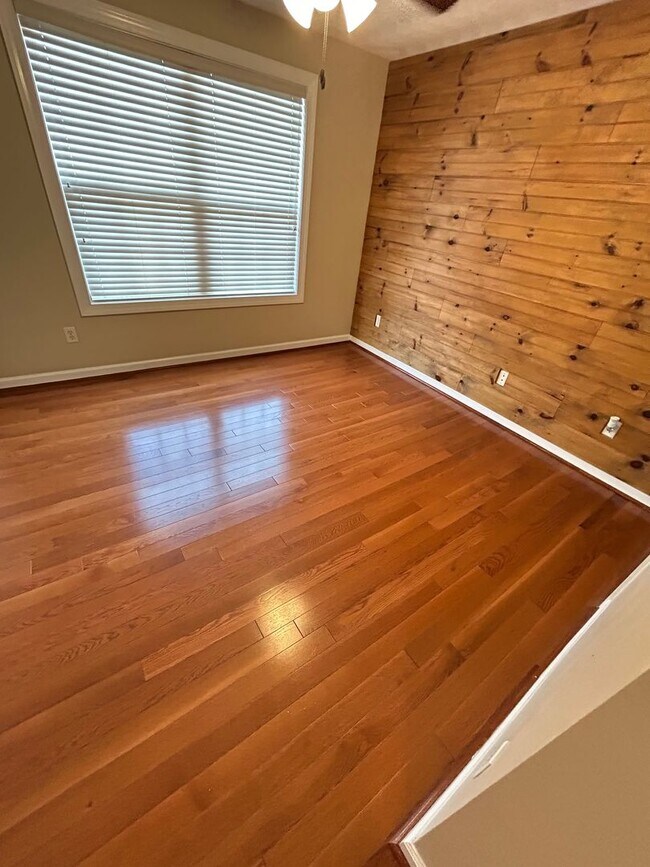 Building Photo - 912 Bells Creek Ct