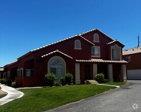 Building Photo - Charleston Court Townhomes