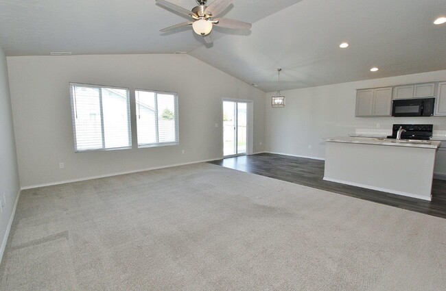 Building Photo - 16901 Carmichael Ave