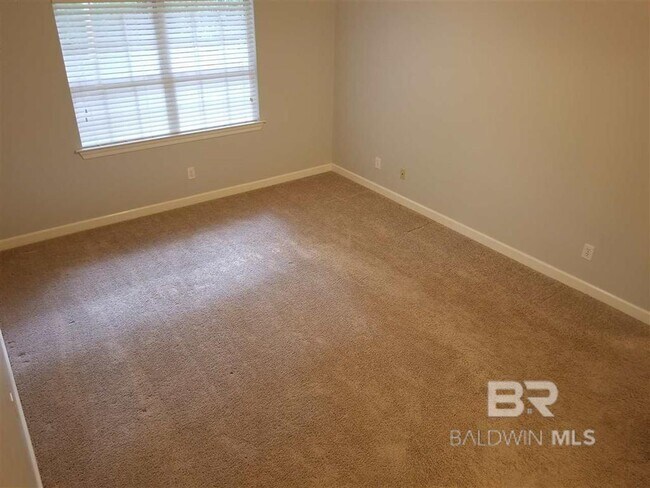 Building Photo - 105 Diane Cir