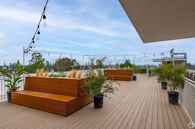 Building Photo - 10867 Fruitland Dr