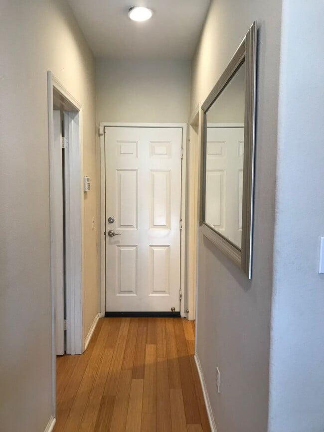Building Photo - Located in the very popular northwest area...
