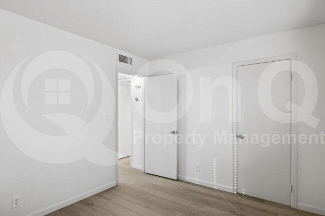 Building Photo - 9300 E Kalil Dr
