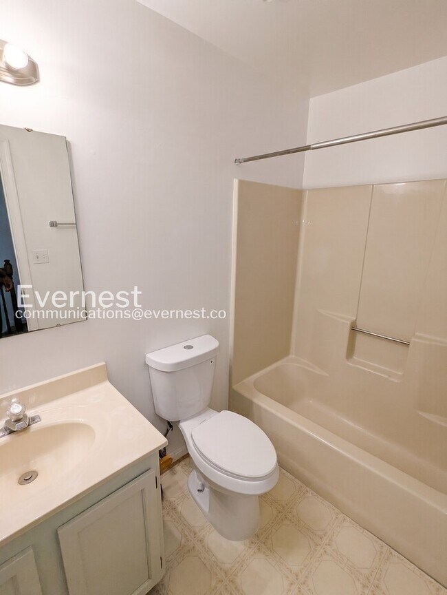Building Photo - 3 Bed, 3.5 Bath Townhome with Modern Amenities / Available Soon!
