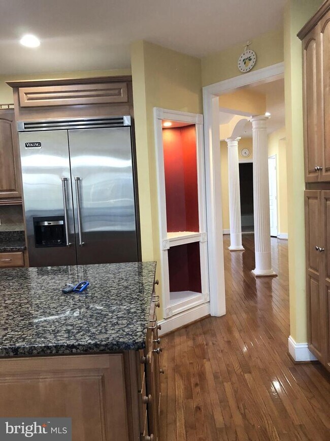 Building Photo - 12303 Greenbriar Branch Dr