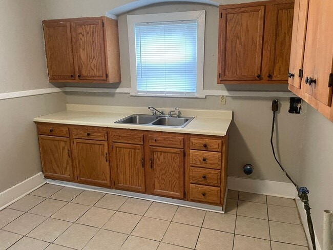Building Photo - Rent reduced & Move-in Special! 1/2 off fi...