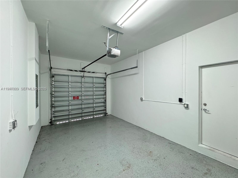 Building Photo - 2933 SW 27th Terrace