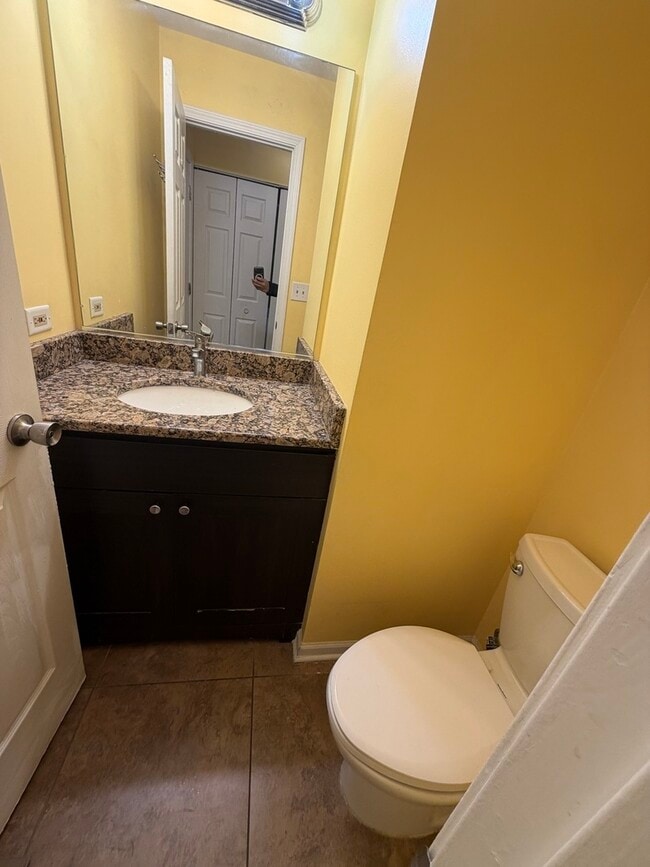 Building Photo - 2156 Camden Ln