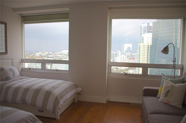 Building Photo - 1541 Brickell Ave