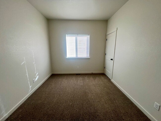 Building Photo - Newer Single Family Home Now Available!