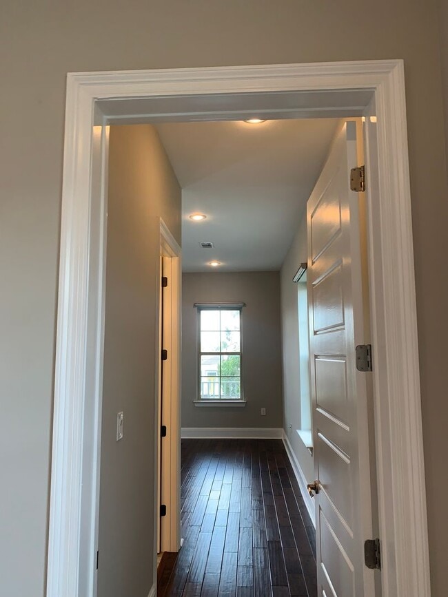 Building Photo - 2512 Valence St