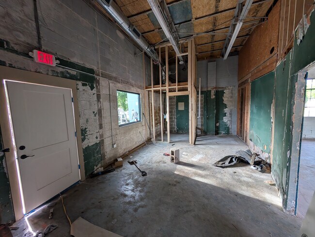 Building Photo - 430 E Brockett St