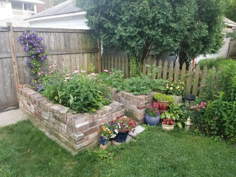 Garden in full bloom - 316 S Grove Ave