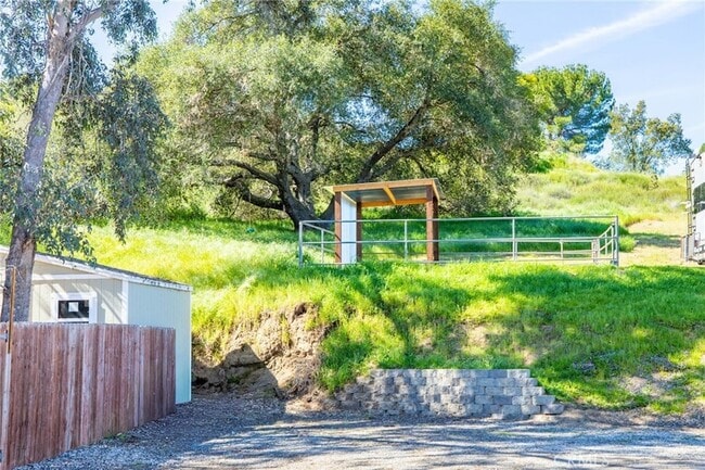 Building Photo - 1720 Vista Del Lago