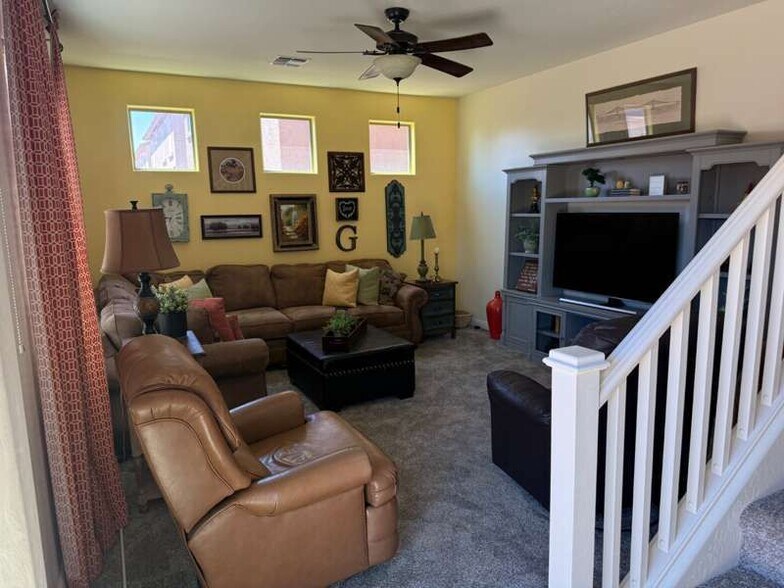 Living/TV room - 900 W Broadway Ave