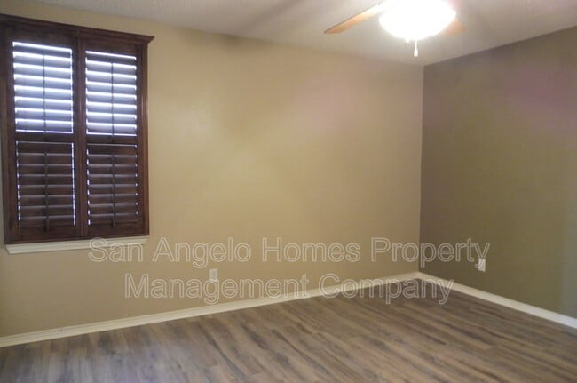 Building Photo - 1217 Elmo Ln