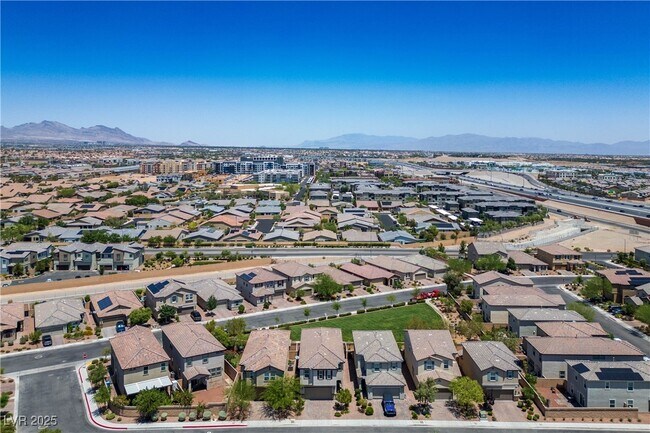 Building Photo - 9136 Cocowoods Pl