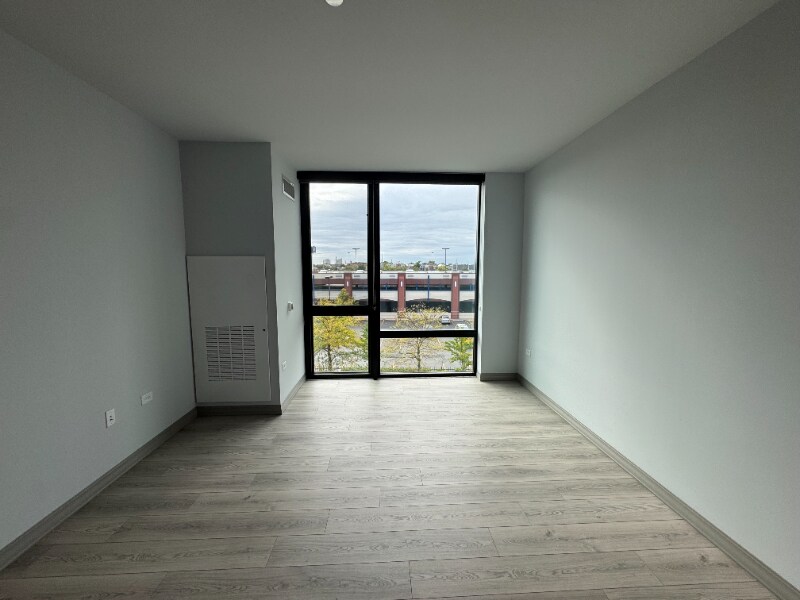 Building Photo - 2131 N Elston Ave