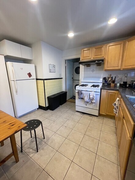 Building Photo - 275 Tappan St