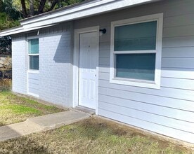 Building Photo - 1906 Finfeather Rd