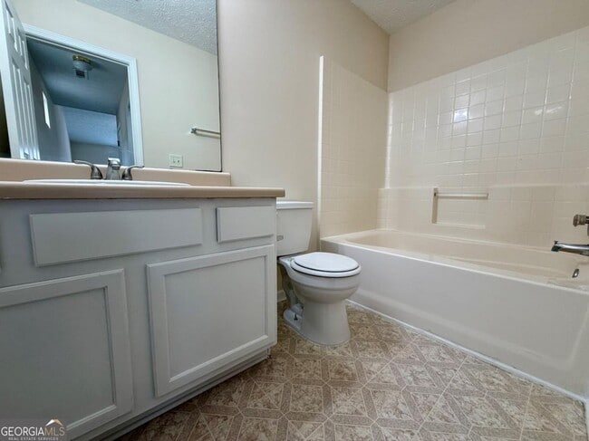 Building Photo - 235 Meadowridge Dr