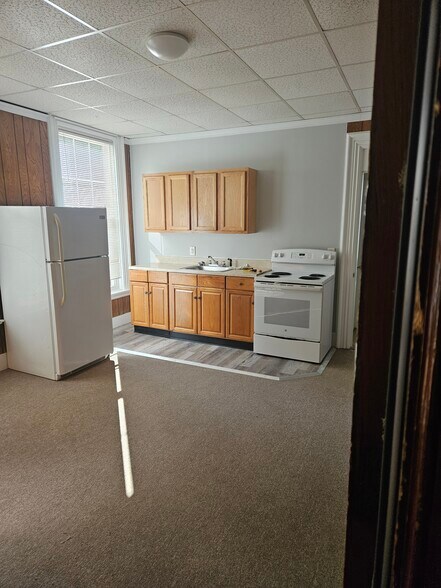 Primary Photo - 112 Hamilton St
