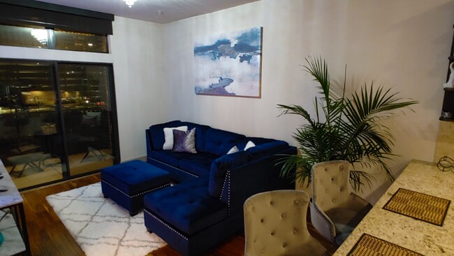 Building Photo - 1520 Fannin St