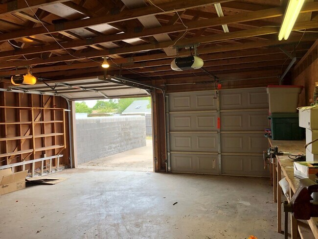 Building Photo - 6209 Glenhaven Dr