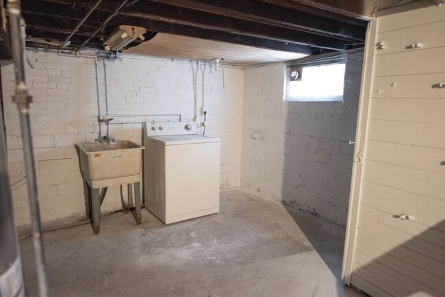 Building Photo - 1937 Washington Ave