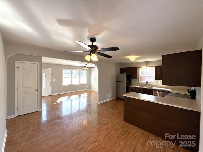 Building Photo - 1601 Starbrook Dr