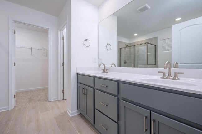 Building Photo - Spacious Old Hickory Townhome with Loft & Walk-In Closets