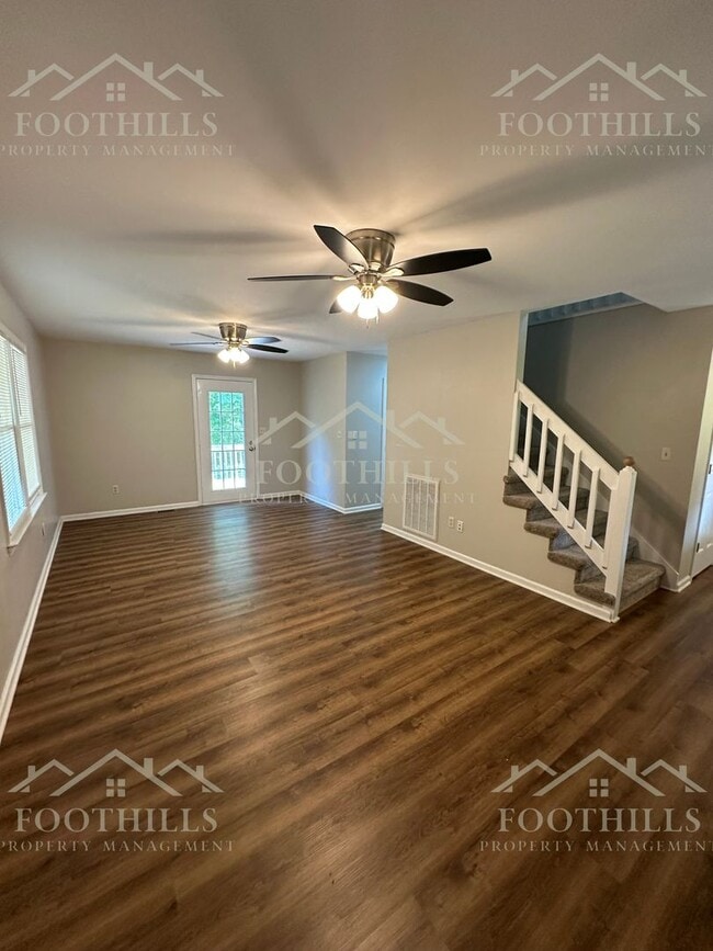 Building Photo - Comfort & Space in a Great Location! 3-Bed...
