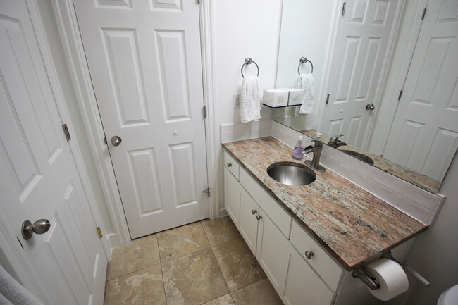 Main Bath - 625 E 200 S