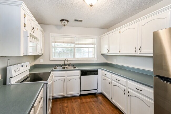 Building Photo - 10102 Fox Hunt Dr