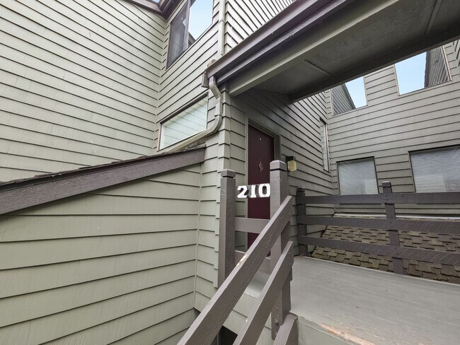 Primary Photo - On-the-Water Living Experience: 2BR/2BA Co...