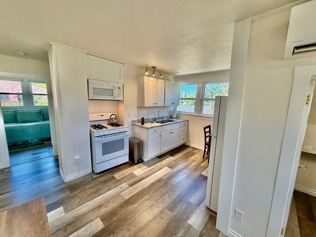Building Photo - 487 Scenic Dr