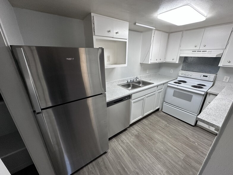 Building Photo - 9995 E Harvard Ave