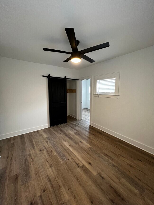 Building Photo - 2835 Avondale Ave