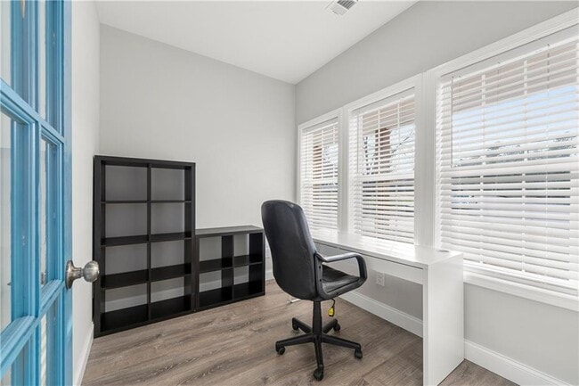 Building Photo - 450 Oliver Ridge Dr