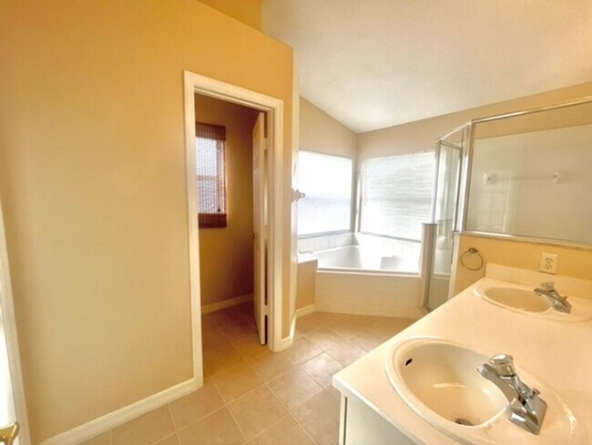 Building Photo - Orlando - 3 Bedroom, 2 Bathroom Single Fam...