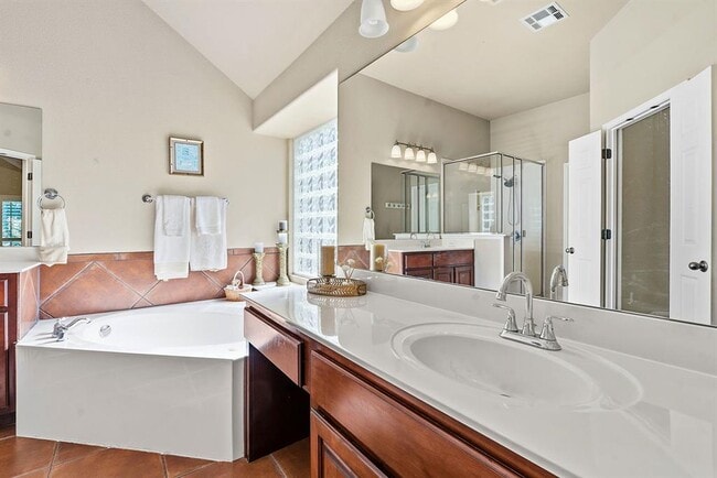 Building Photo - 16305 Almaden Dr