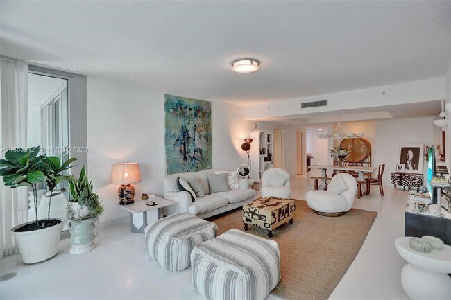 Building Photo - 2627 S Bayshore Dr