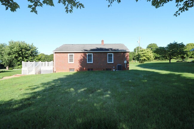 Building Photo - 5611 Windy Hill Dr