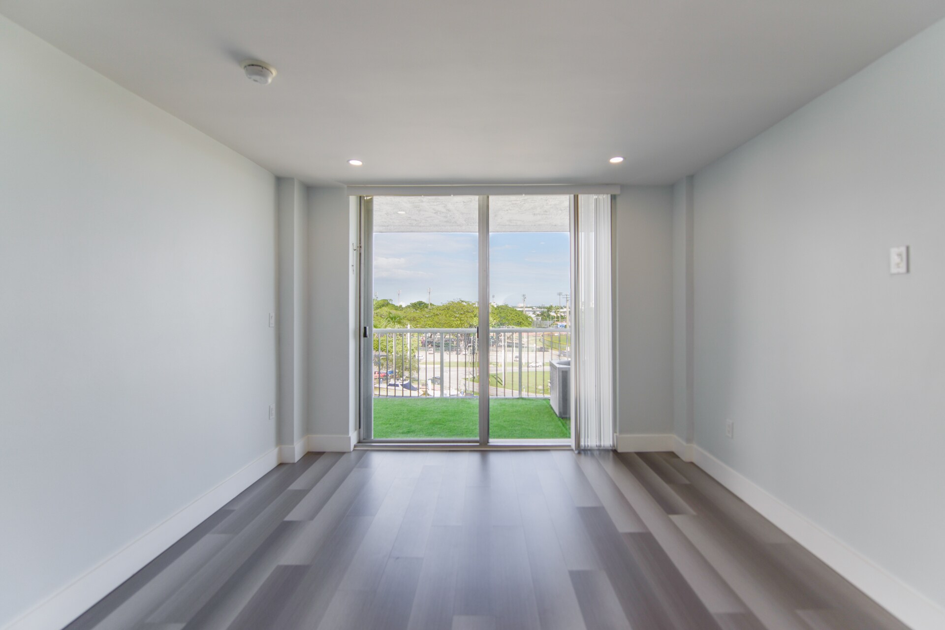 Building Photo - 1800 W 24th St