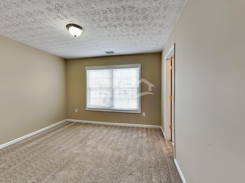 Building Photo - 520 Martin Field Dr