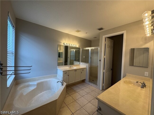 Building Photo - 1410 Mariposa Cir