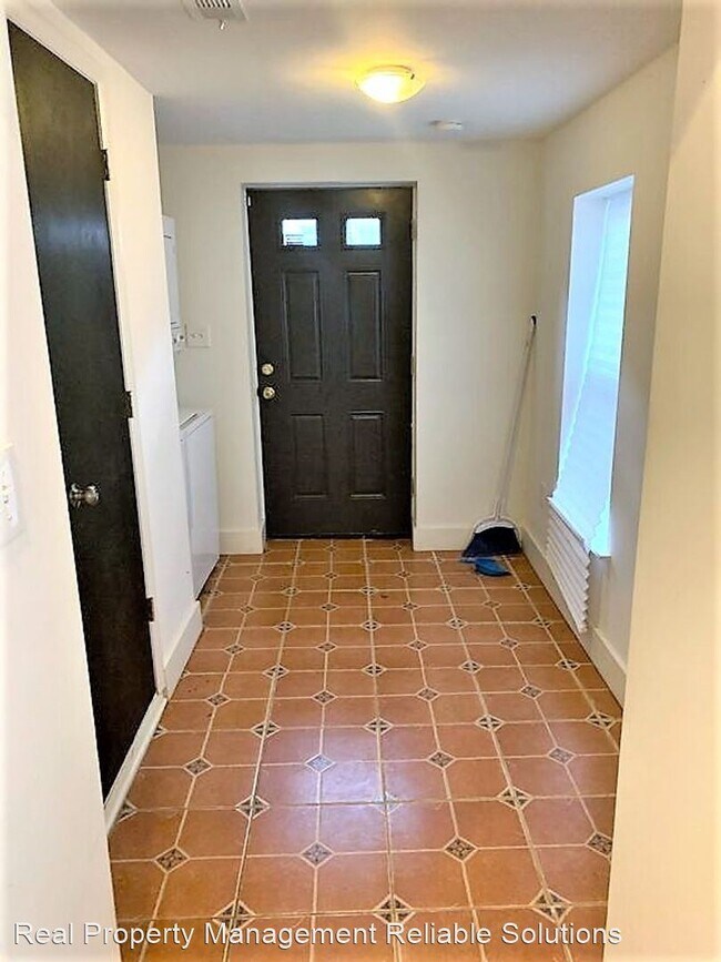 Building Photo - 2 br, 2.5 bath House - 911 W. Lombard Street