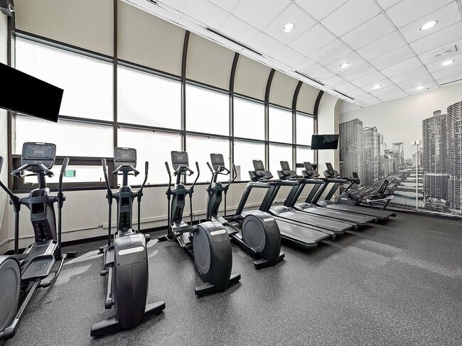 Building Photo - 211 E Ohio St